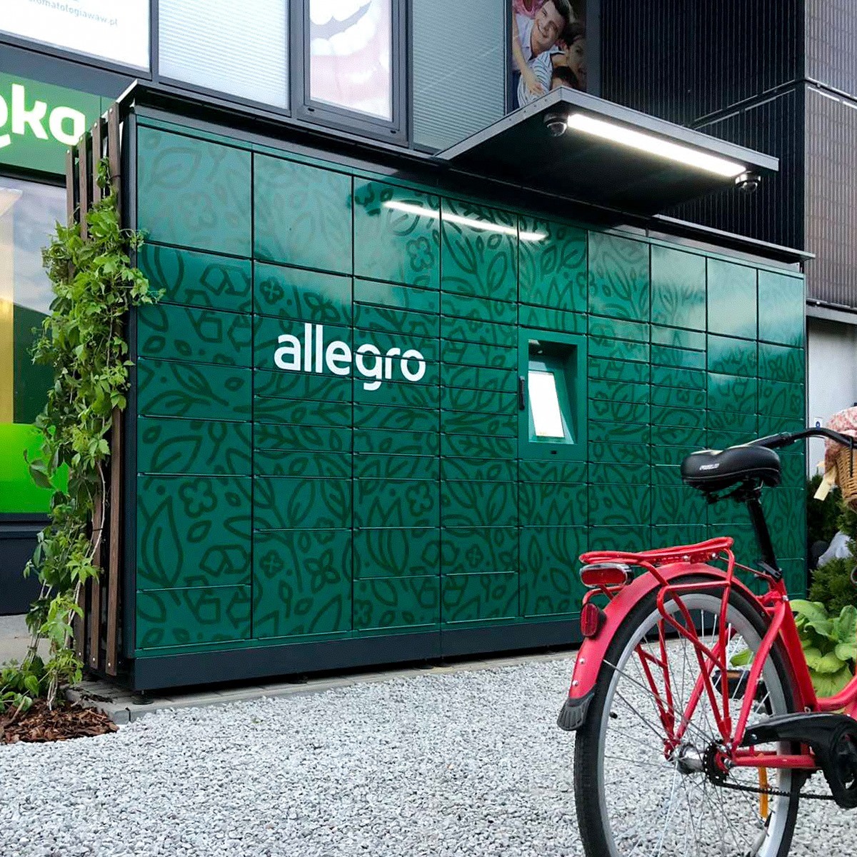Modern Expo (Pylypyuk family) produces automatic parcel terminals for Polish retailer Allegro
