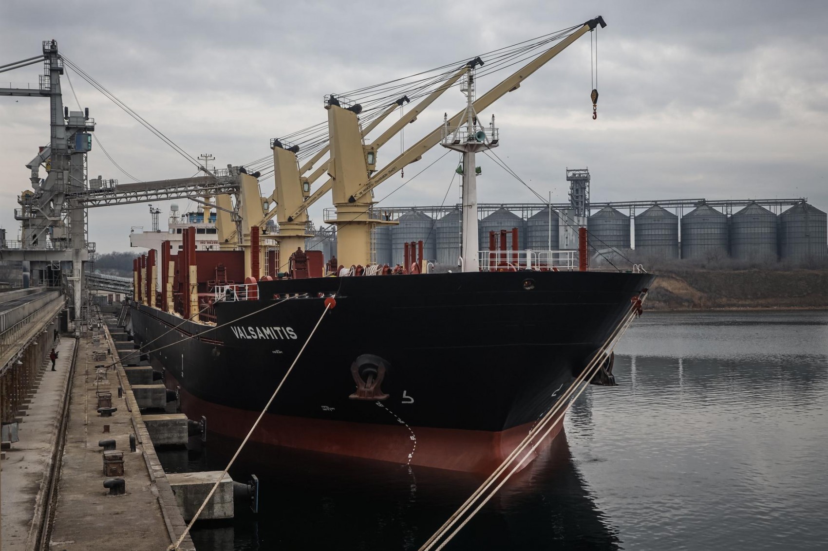 До порту "Південний" пройшов суховантаж Navios Sagittarius дедвейтом 75,6 тисячі тонн під прапором Панами, який став першим судном у напрямку цього порту, пропущеним після 2 травня